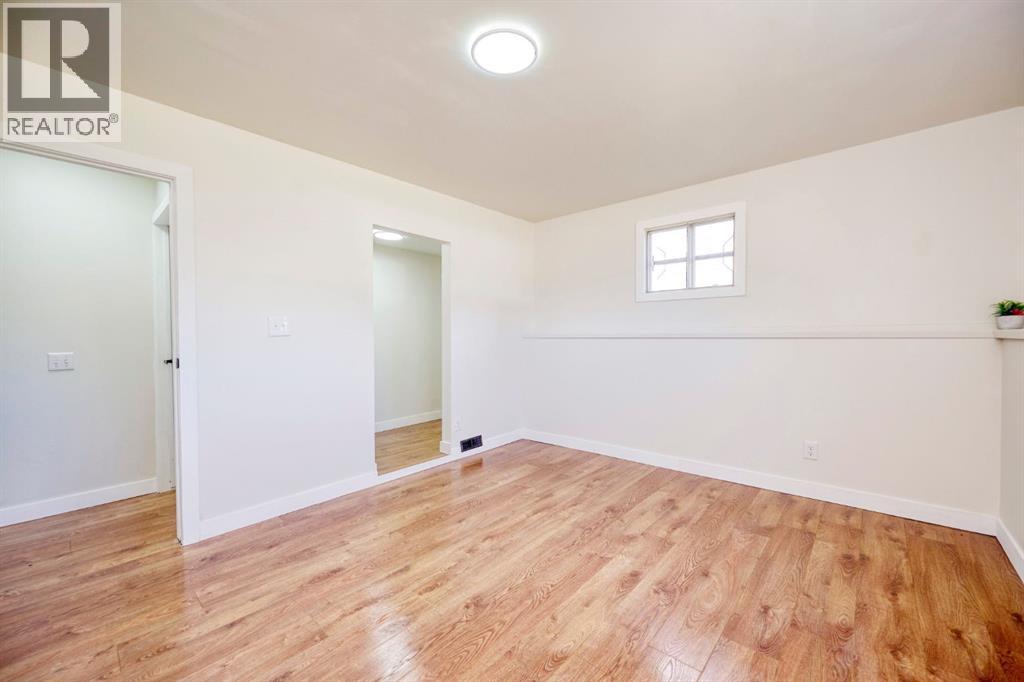 1176 Penrith Crescent Se Property Photo 18