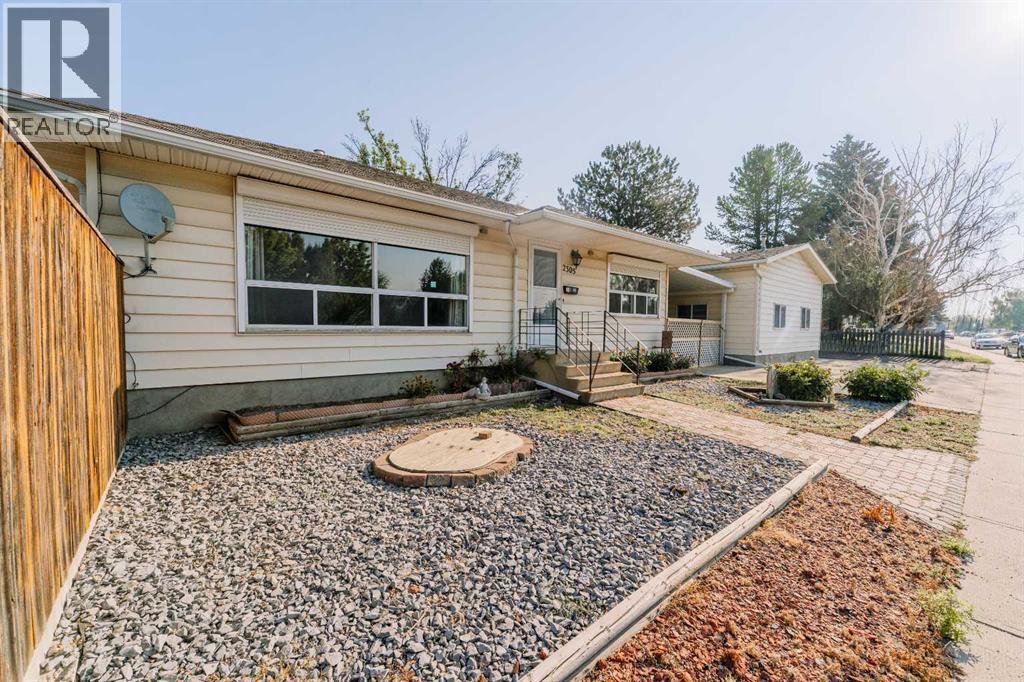 2305 7 Avenue N Property Photo 4