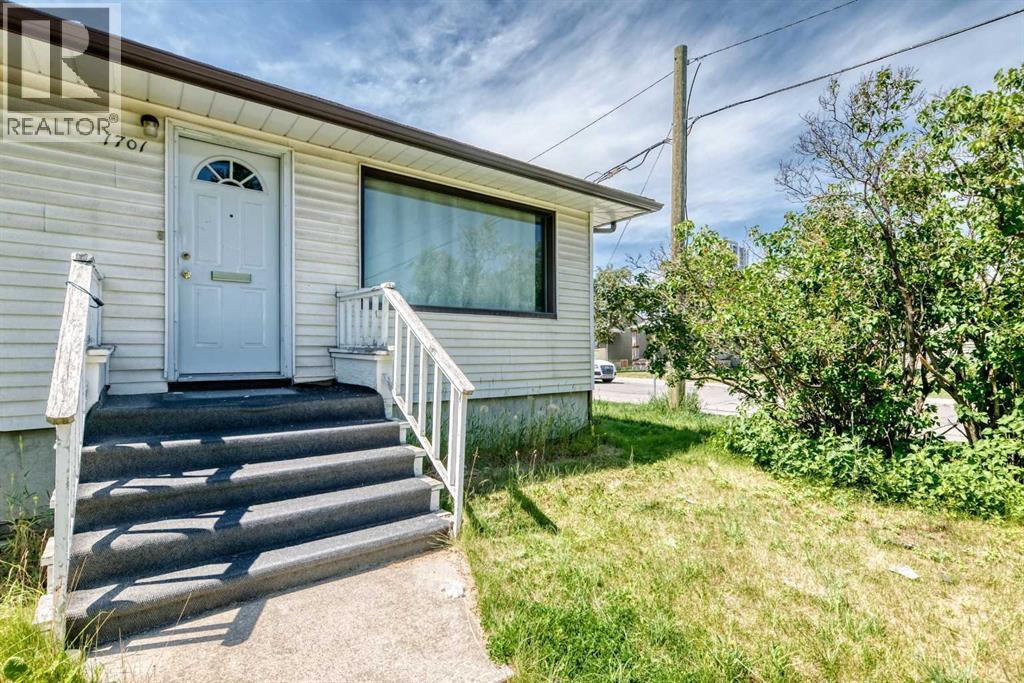 1701 32 Street Sw Property Photo 4