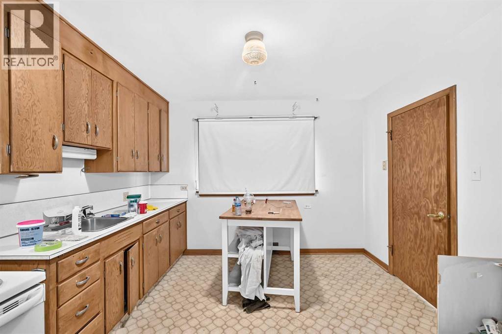 1701 32 Street Sw Property Photo 7