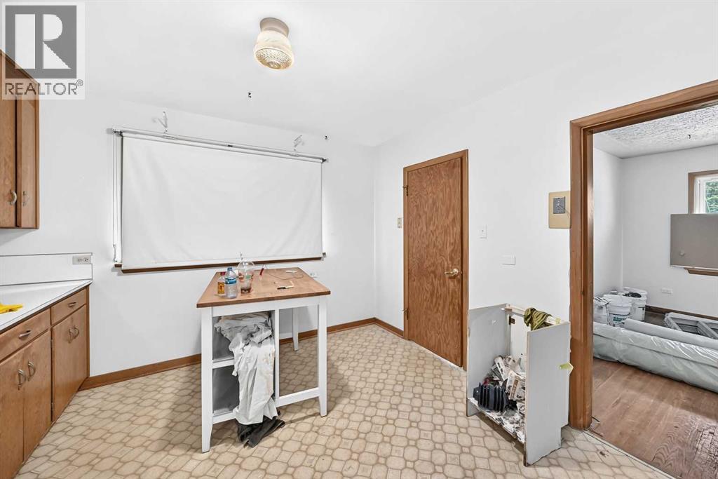 1701 32 Street Sw Property Photo 8