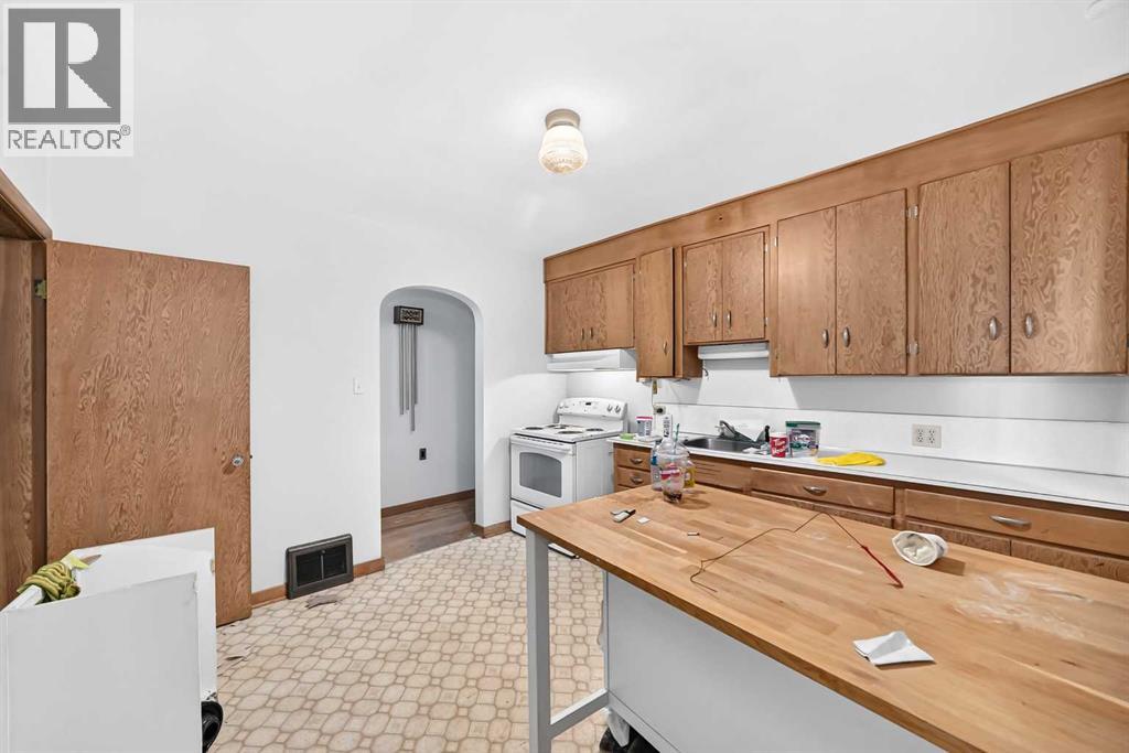 1701 32 Street Sw Property Photo 9