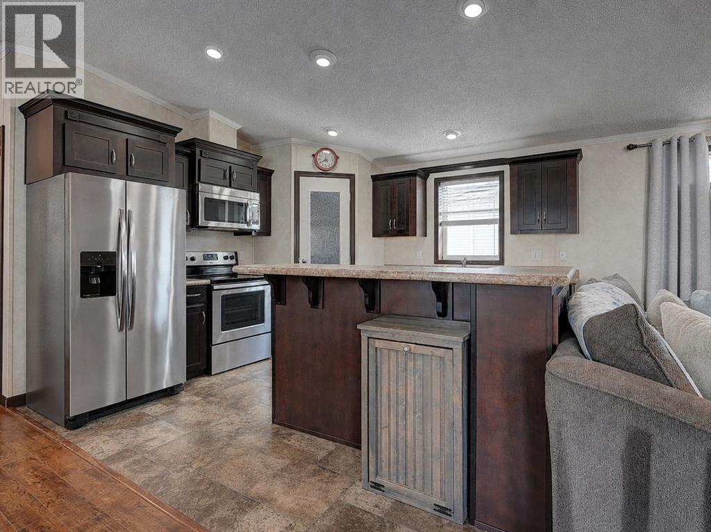 10615 88 Street Property Photo 2
