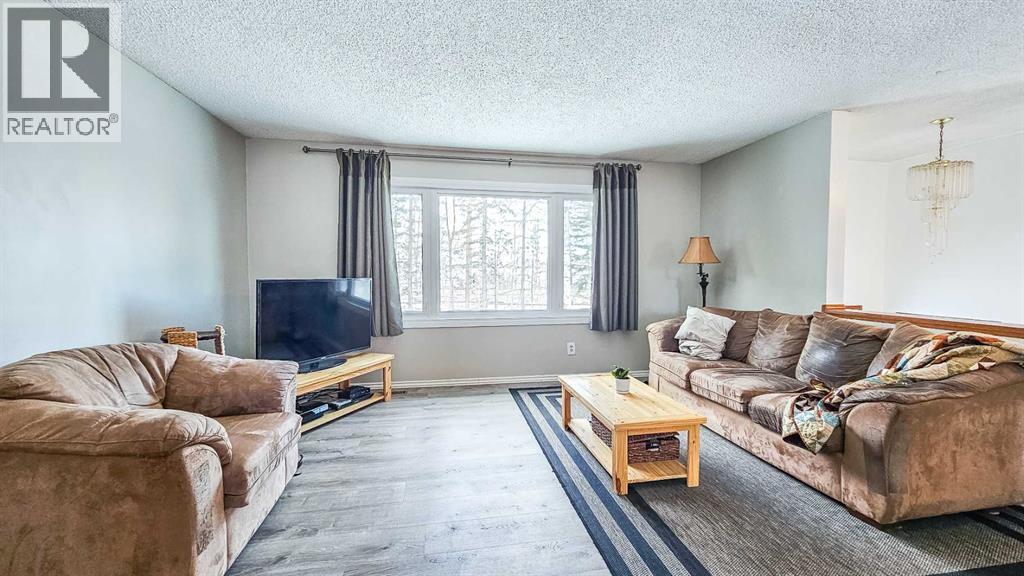 69565 Range Road 65 Property Photo 5