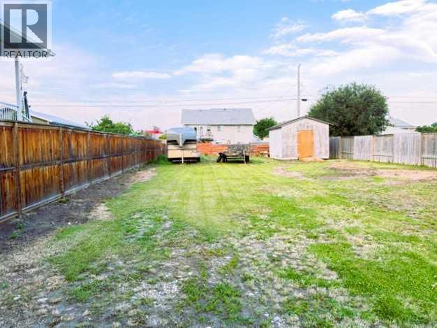 117 4 Street Sw Property Photo 2