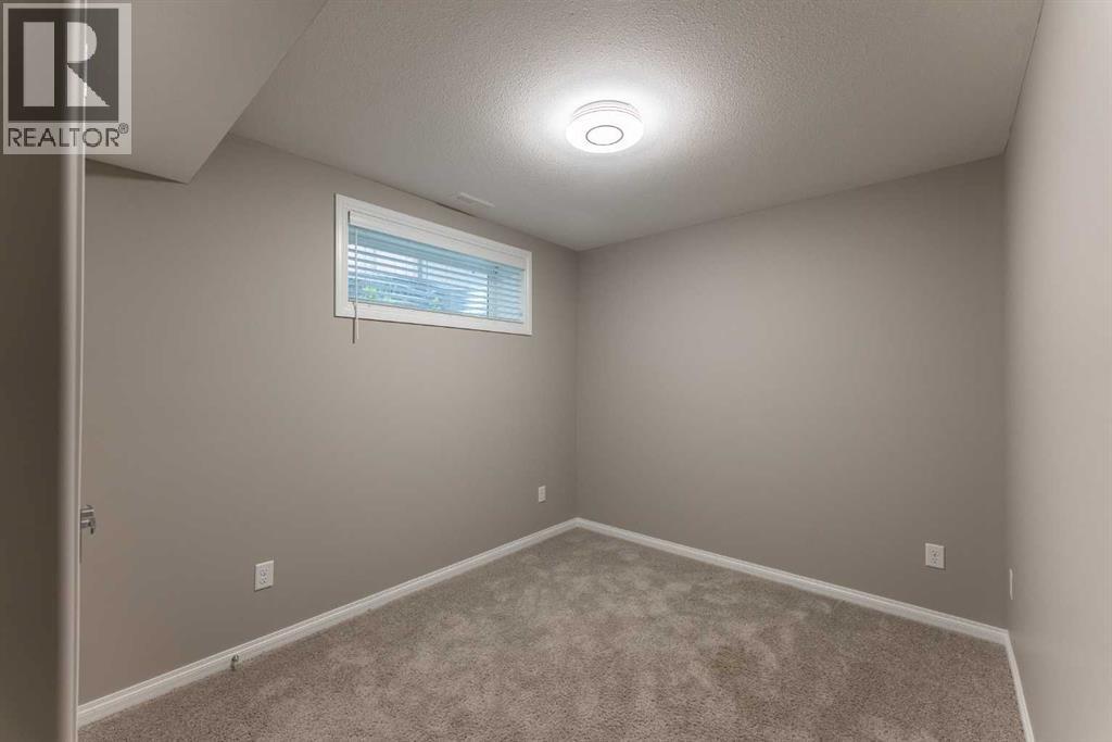 1548 Coalbanks Boulevard W Property Photo 39