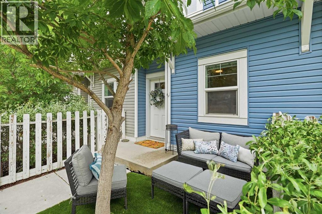 17 Stonehouse Crescent Nw Property Photo 1