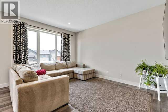 27 Gardner Close Property Photo 10