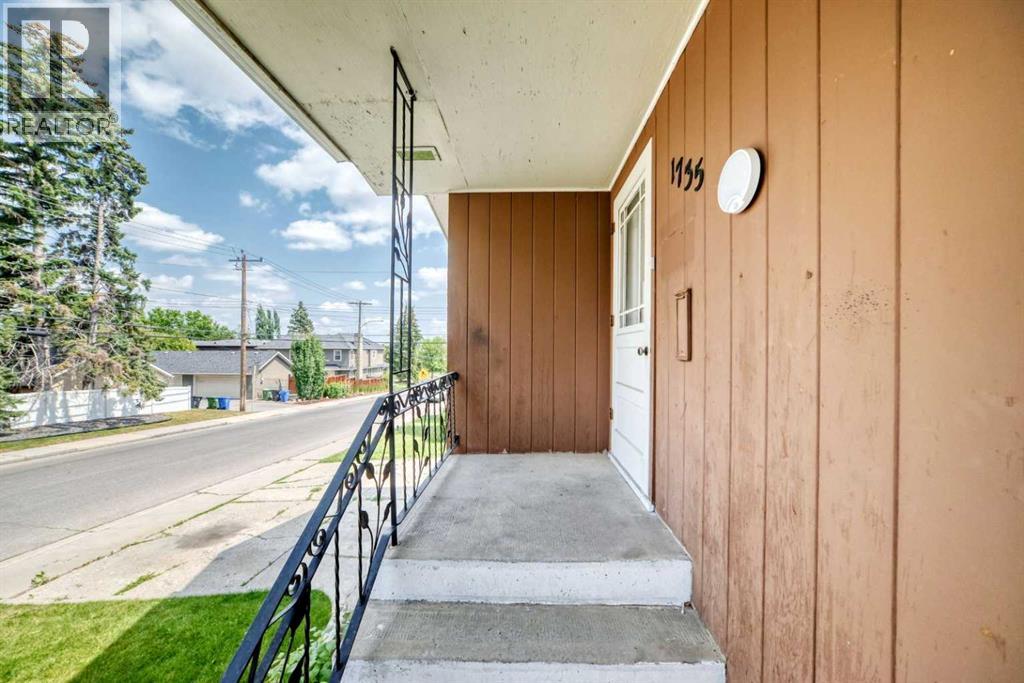 1735 38 Avenue Sw Property Photo 7