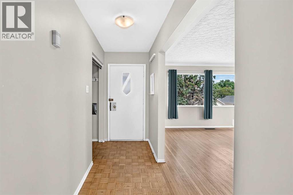 1735 38 Avenue Sw Property Photo 9