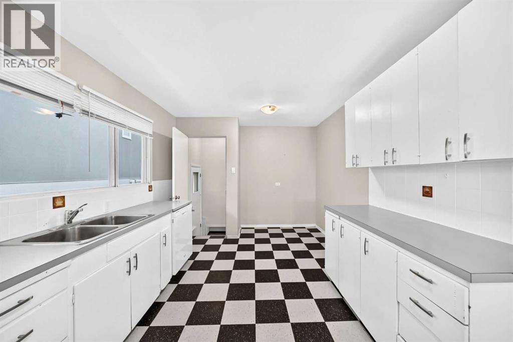 1735 38 Avenue Sw Property Photo 12