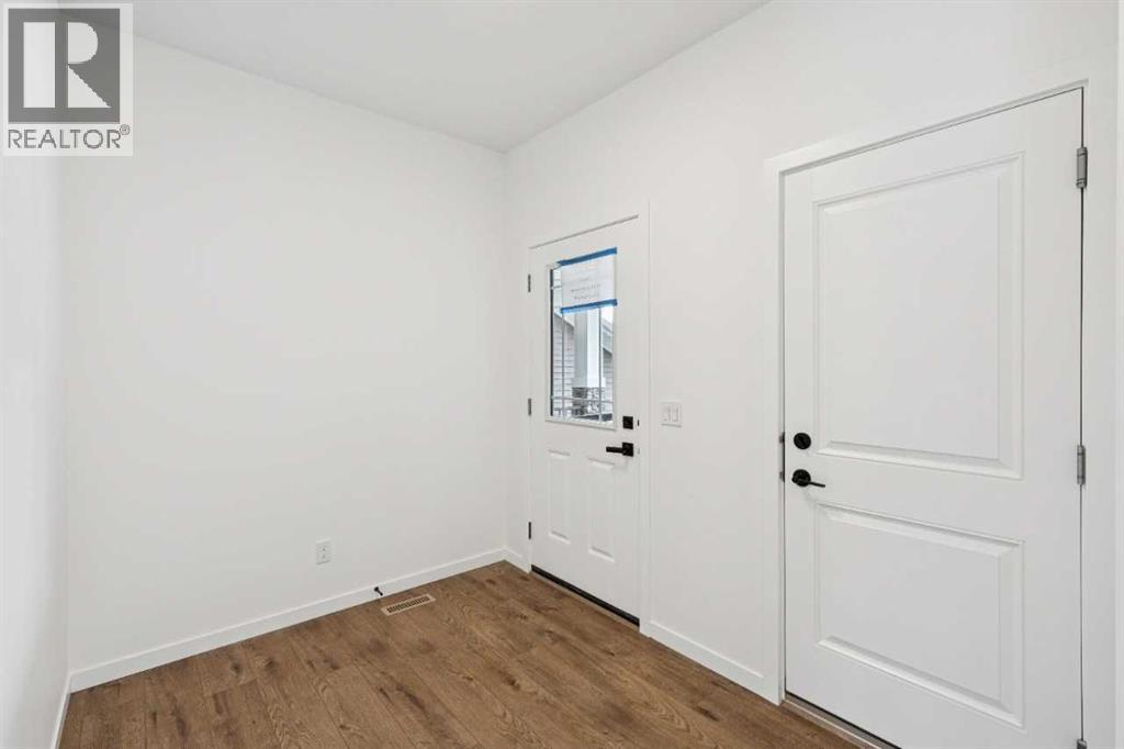 1030 Bayview Crescent Sw Property Photo 5