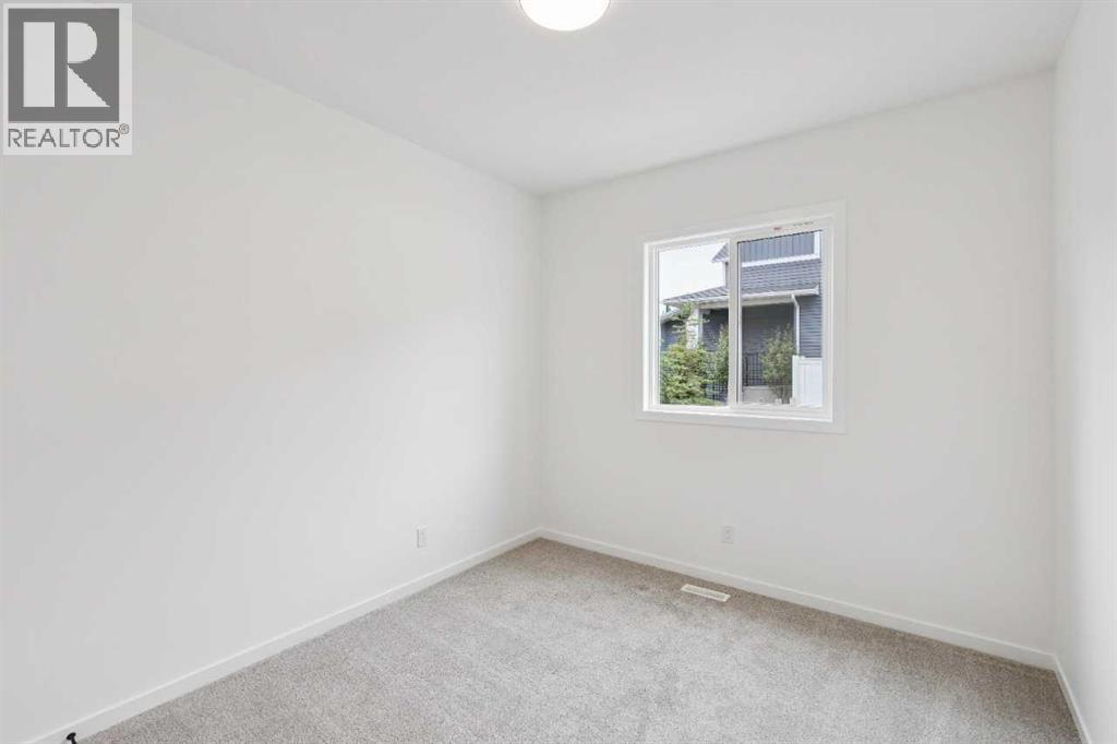 1030 Bayview Crescent Sw Property Photo 7