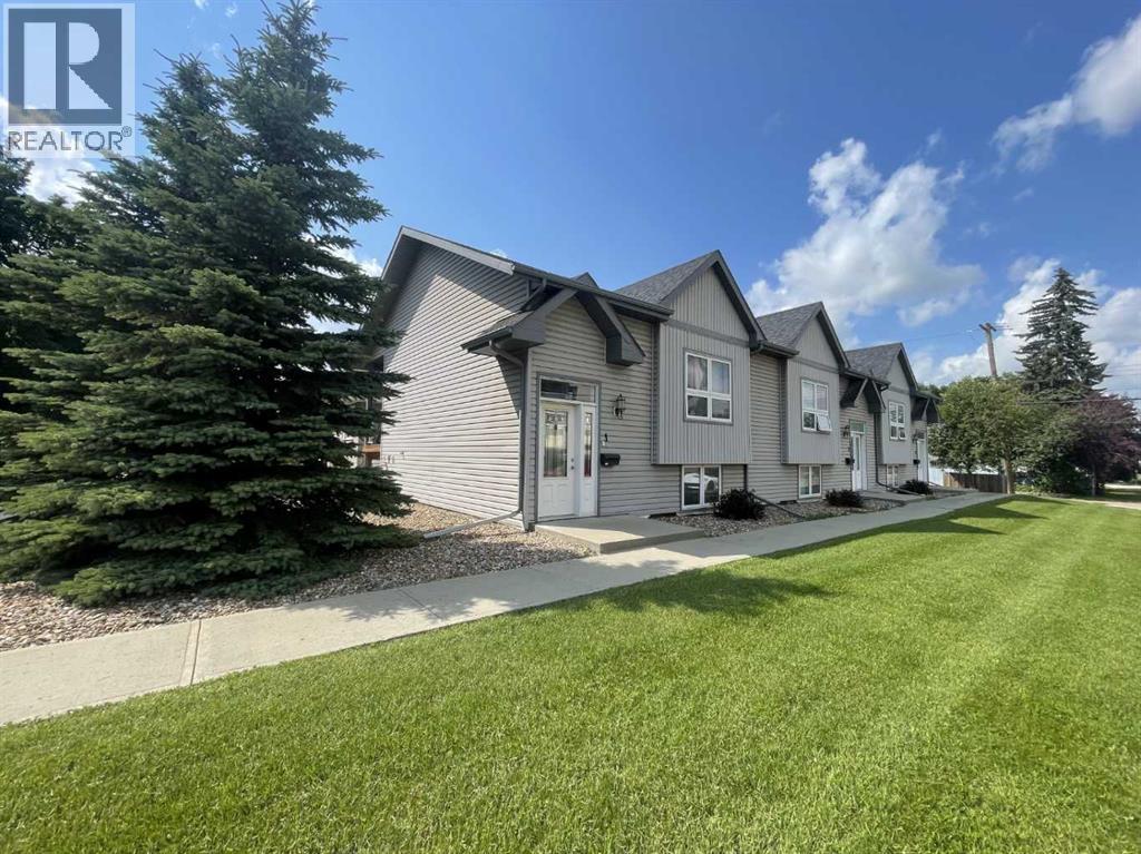 5202 49 Street Property Photo 2