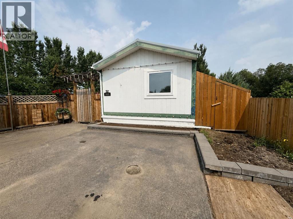 3908 51 Avenue Property Photo 1