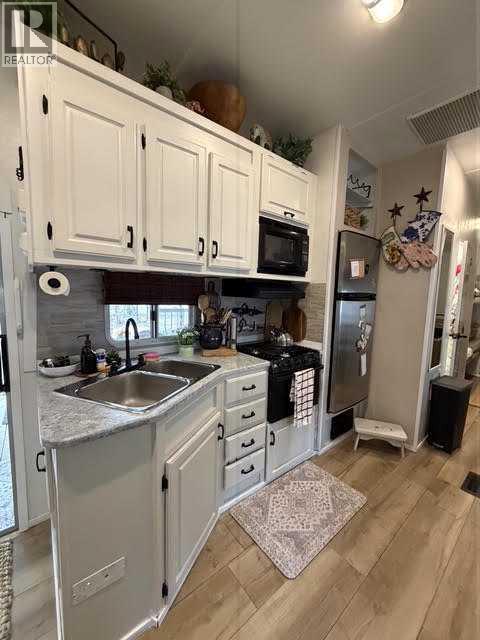 16 Timber Circle Property Photo 18