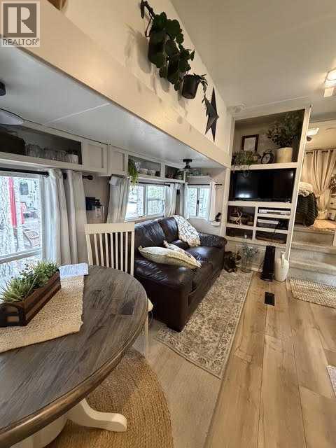 16 Timber Circle Property Photo 21