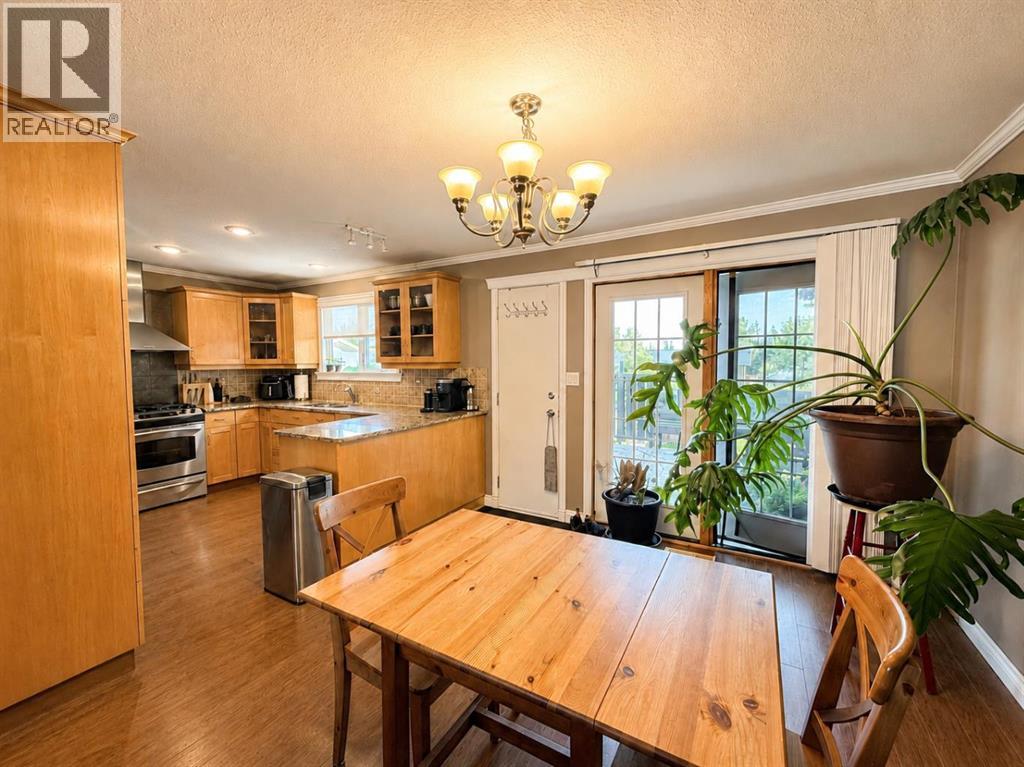 5509 45 Street Property Photo 2