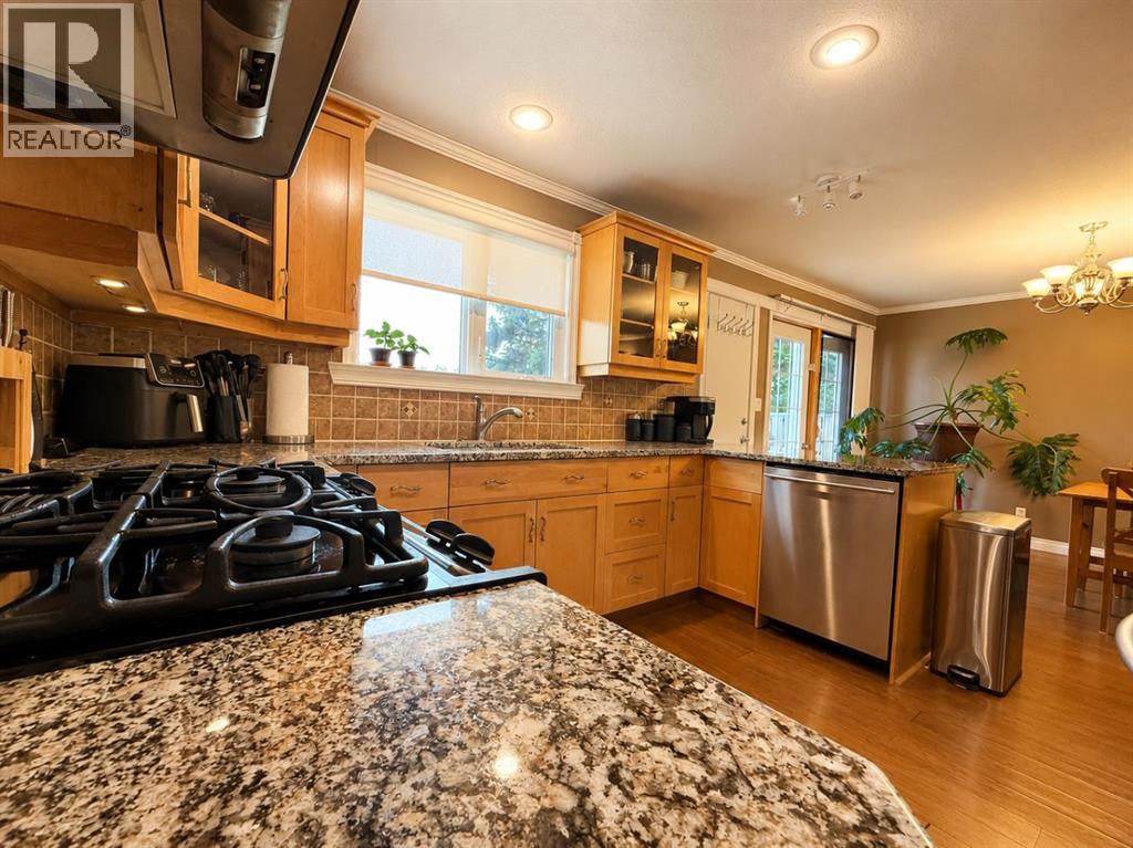 5509 45 Street Property Photo 4