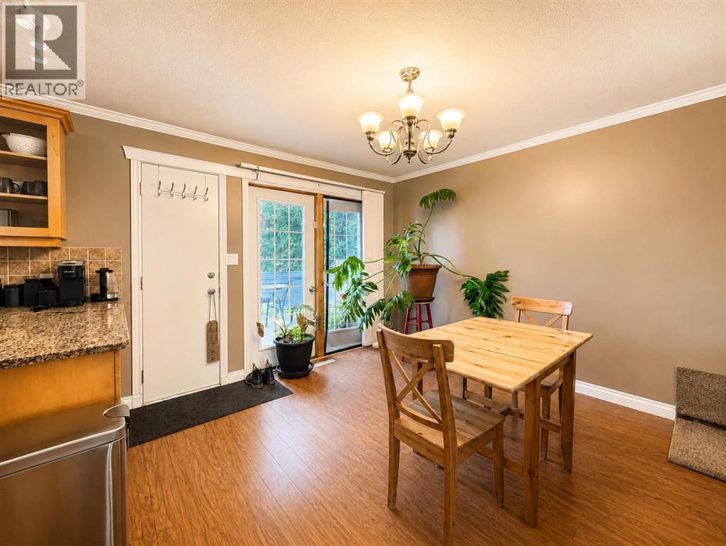 5509 45 Street Property Photo 5