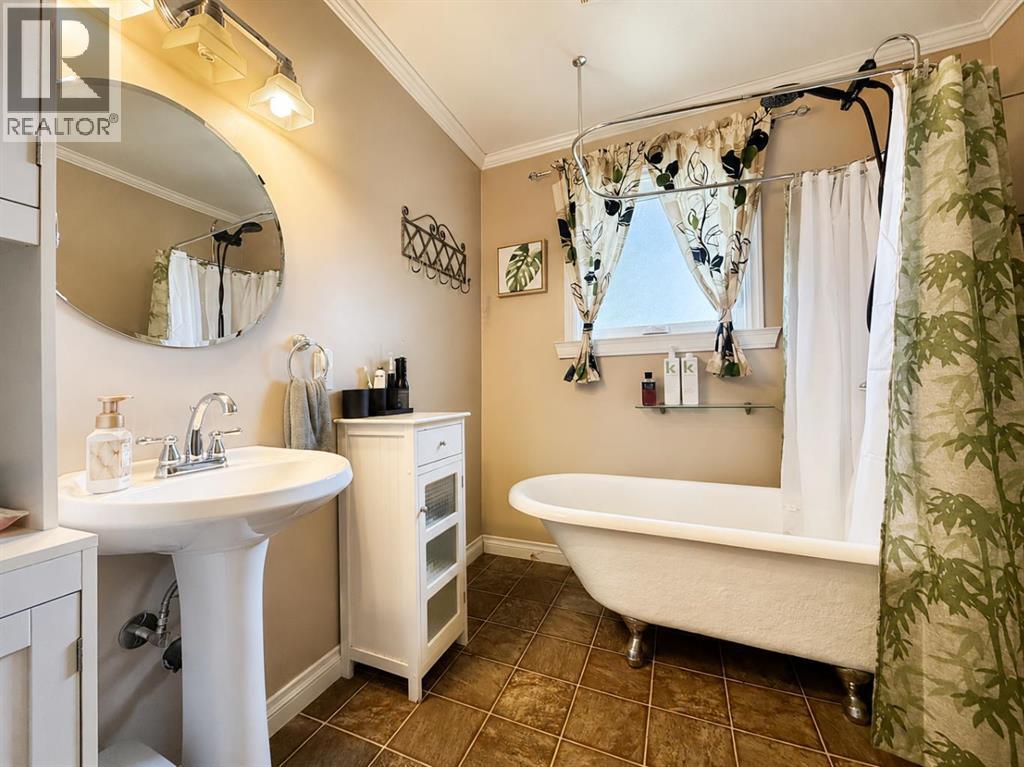 5509 45 Street Property Photo 9