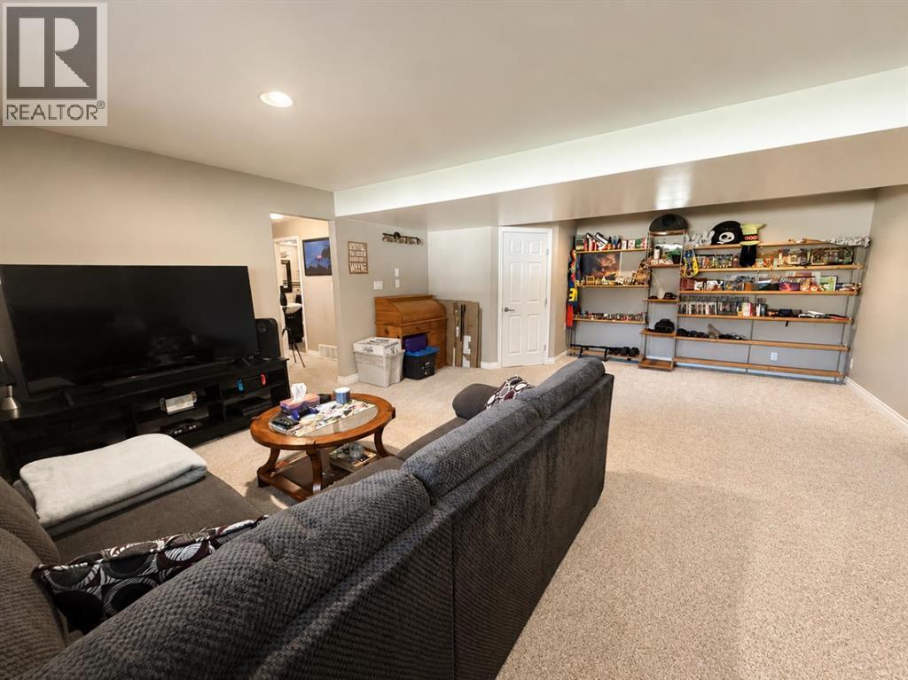5509 45 Street Property Photo 13