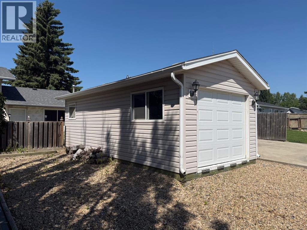 5509 45 Street Property Photo 32