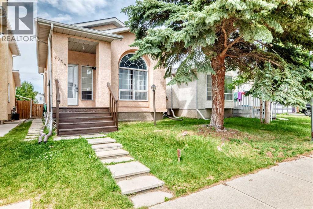6934 Laguna Way Ne Property Photo 1