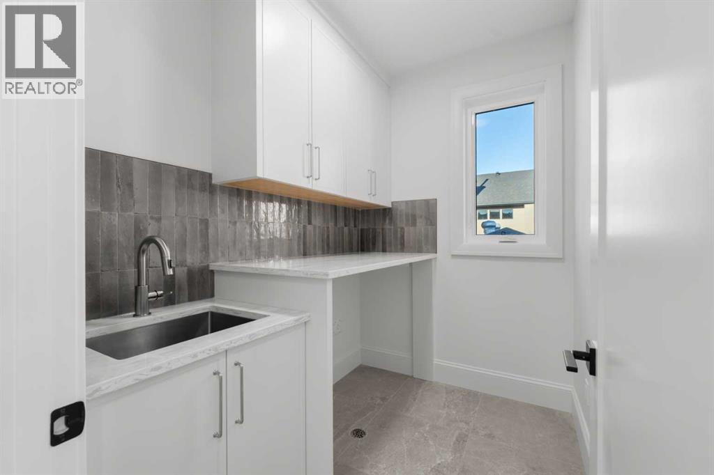 2039 37 Avenue Sw Property Photo 10