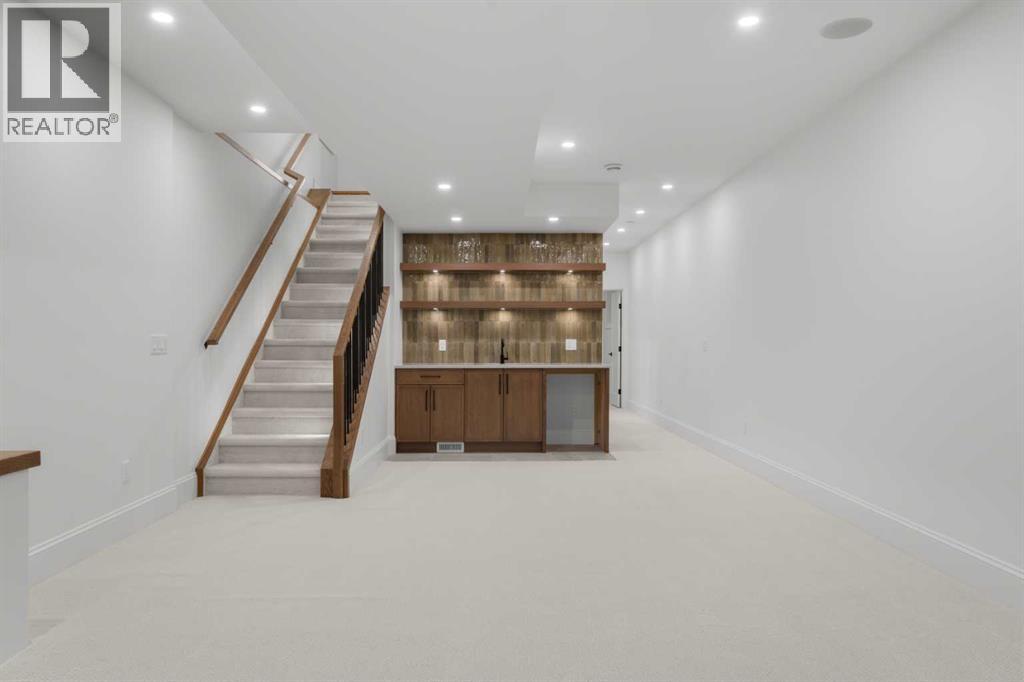 2039 37 Avenue Sw Property Photo 11