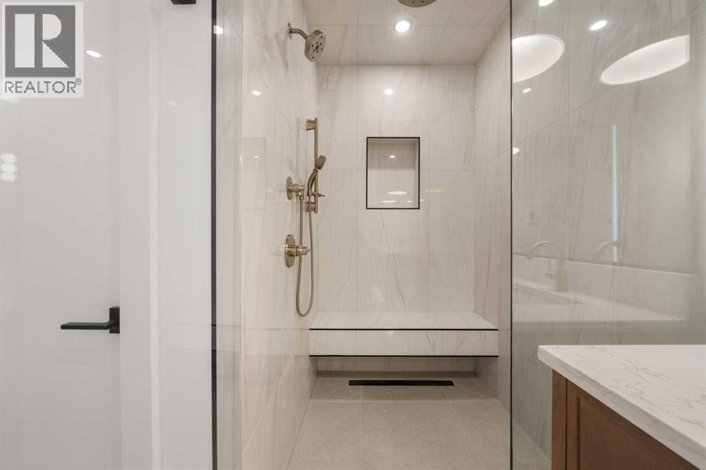 2039 37 Avenue Sw Property Photo 17