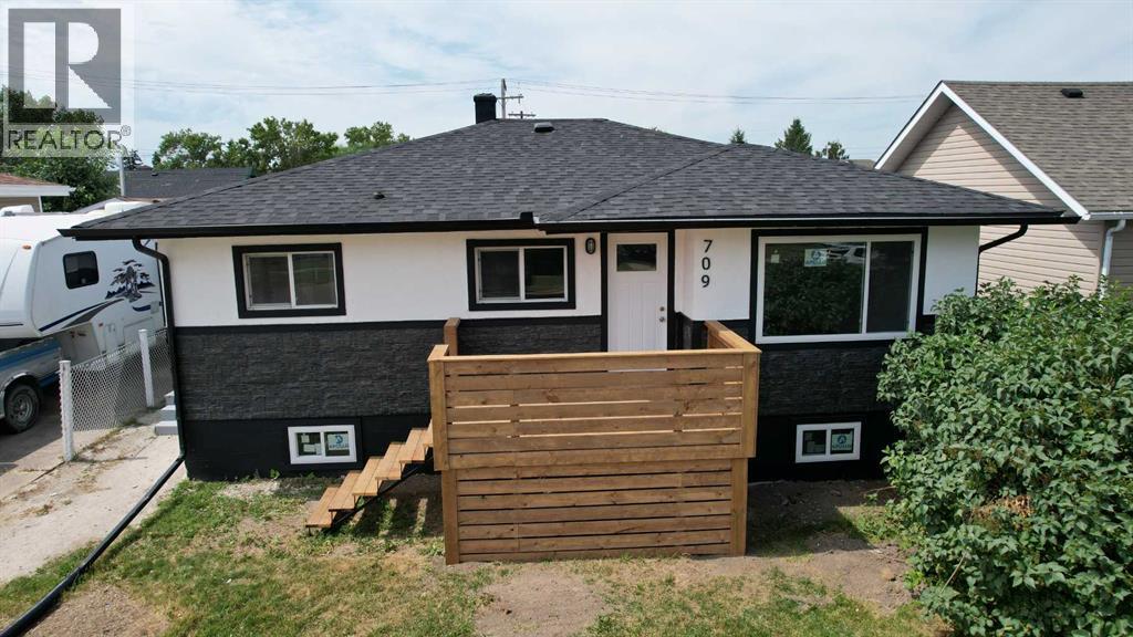 709 Centre Street Property Photo 1