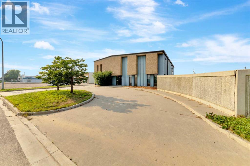 5106 63 Street Property Photo 1