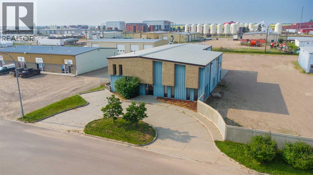 5106 63 Street Property Photo 2