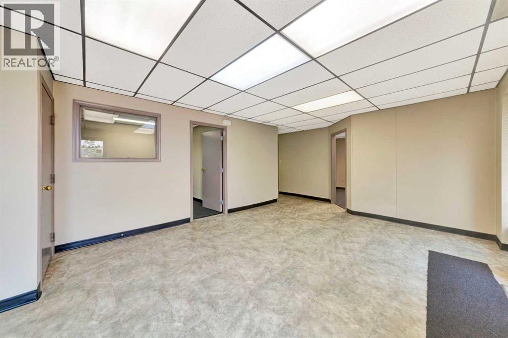 5106 63 Street Property Photo 4