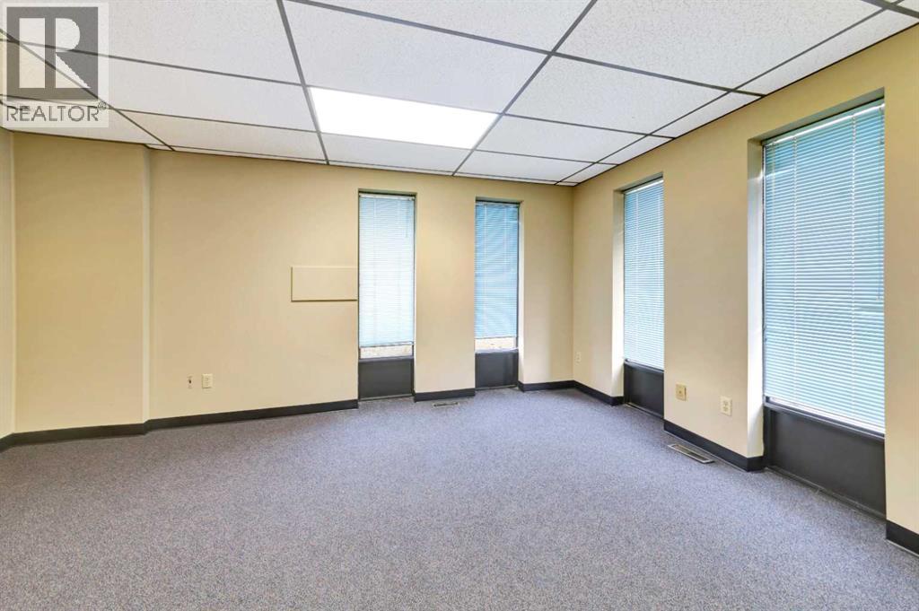 5106 63 Street Property Photo 5