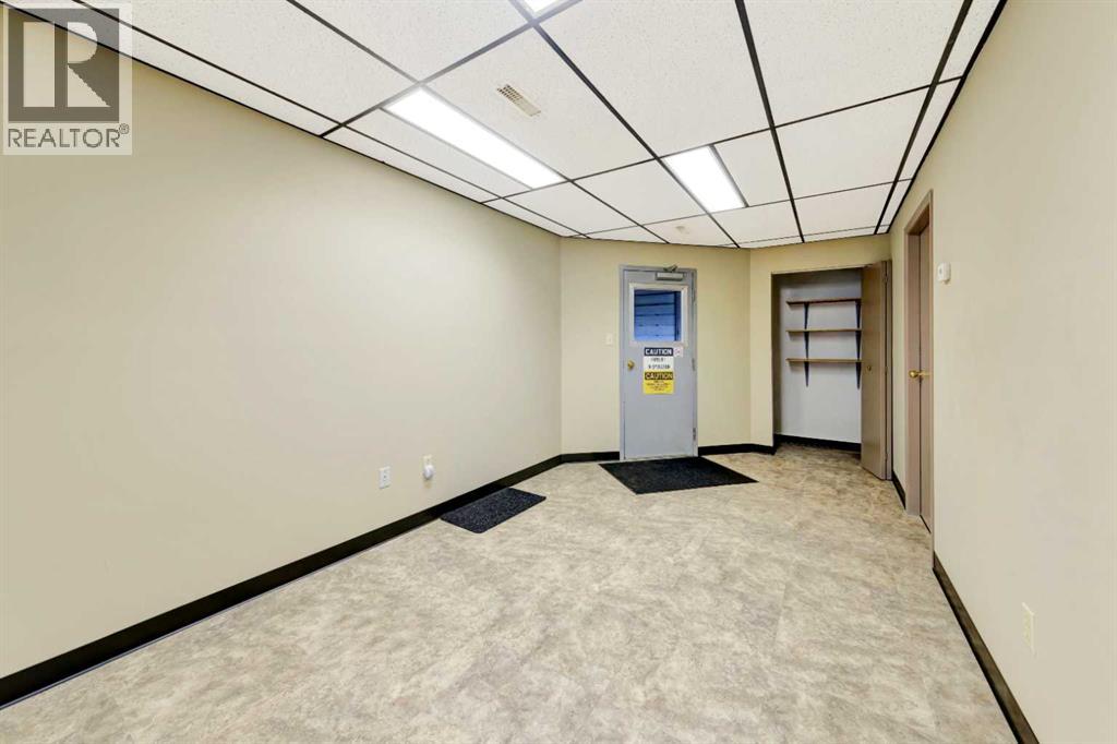 5106 63 Street Property Photo 6