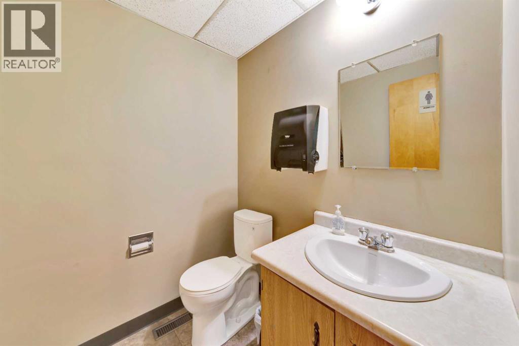 5106 63 Street Property Photo 8