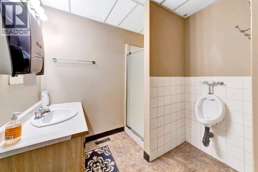 5106 63 Street Property Photo 9