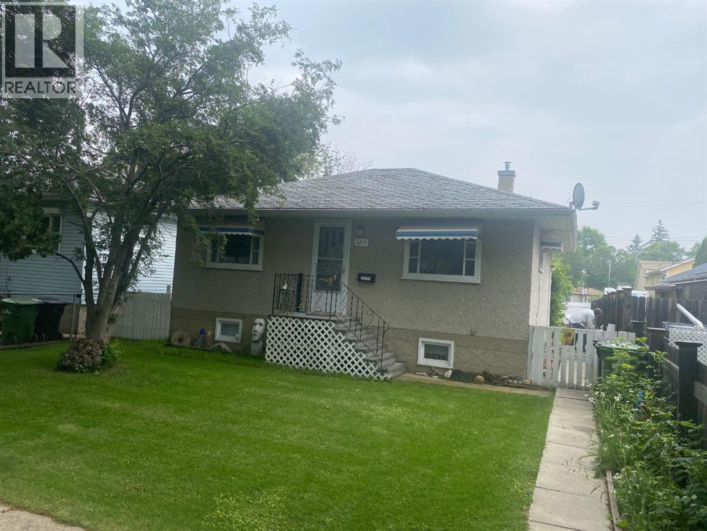 5211 49 Street Property Photo 1