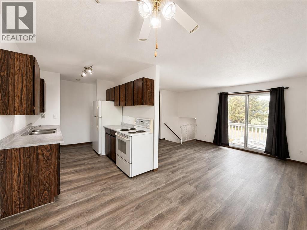 8014805 52 Street Property Photo 8