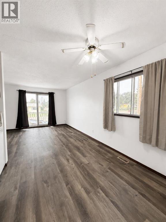 8014805 52 Street Property Photo 10