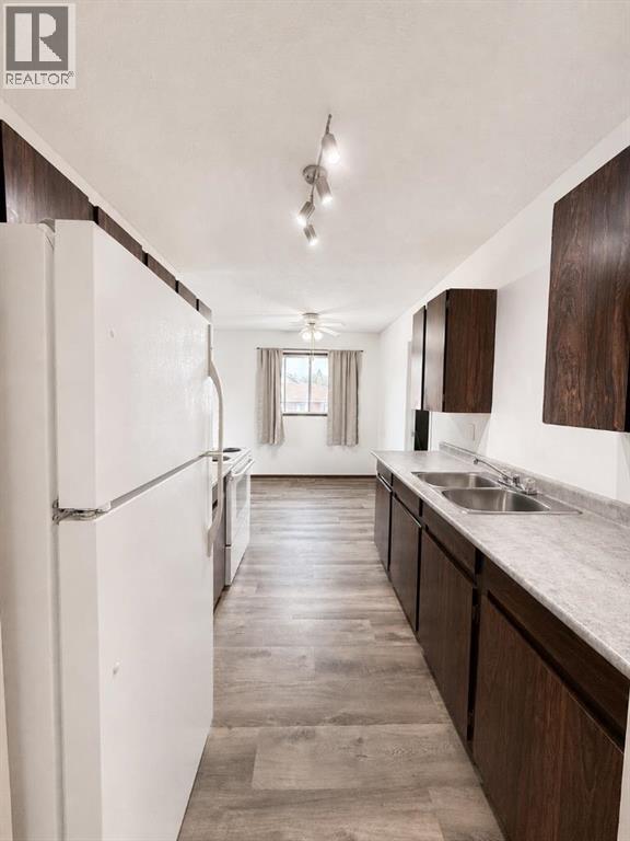 8014805 52 Street Property Photo 12