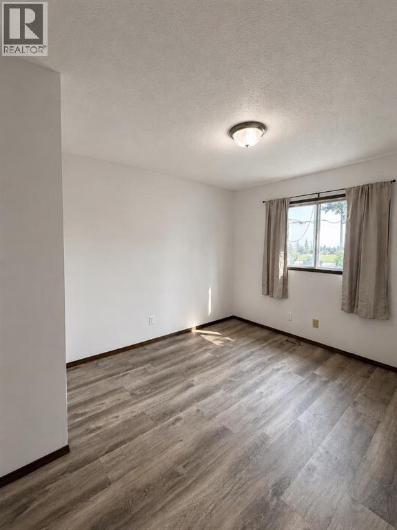 8014805 52 Street Property Photo 14