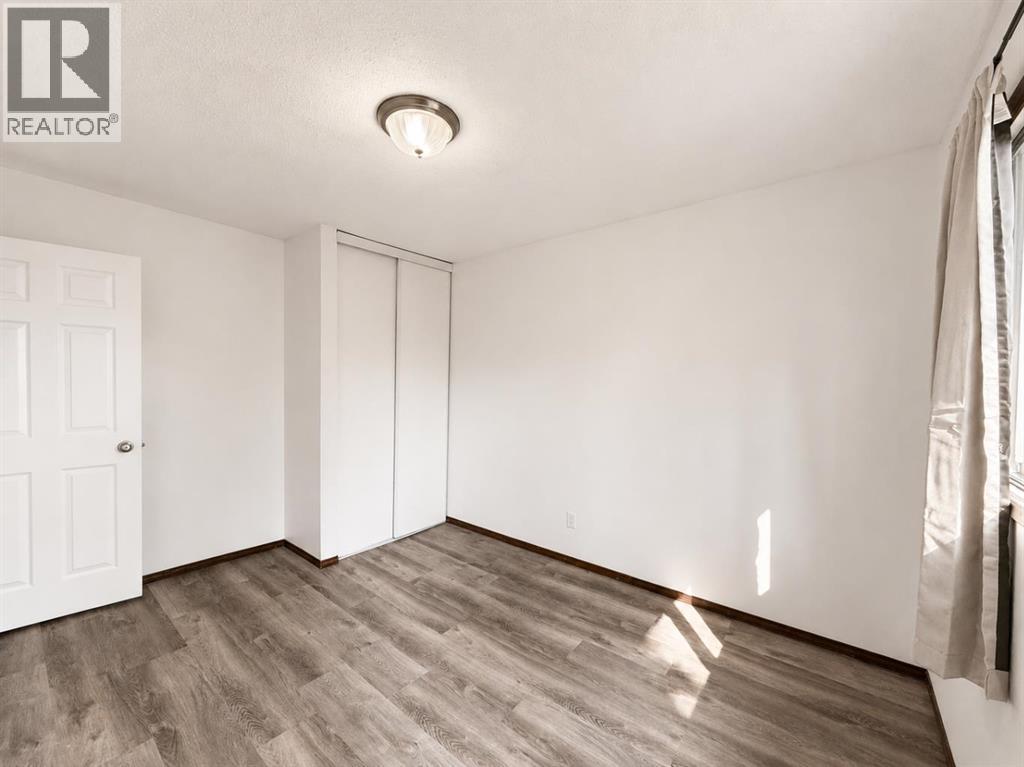 8014805 52 Street Property Photo 15
