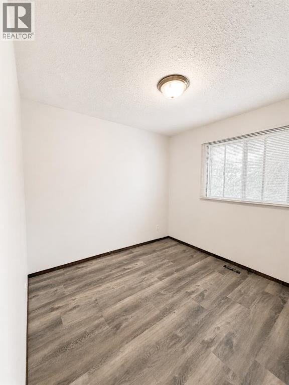 8014805 52 Street Property Photo 18