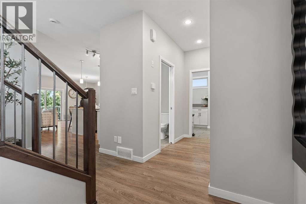 409 Devonia Way W Property Photo 4