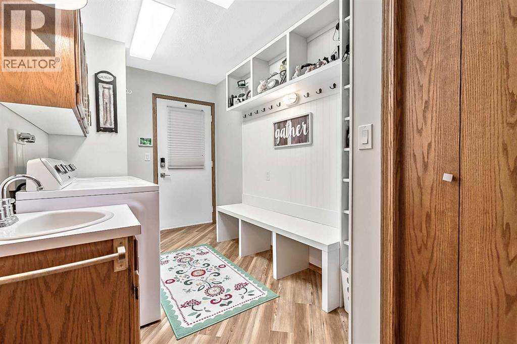 607 9 Street Se Property Photo 25