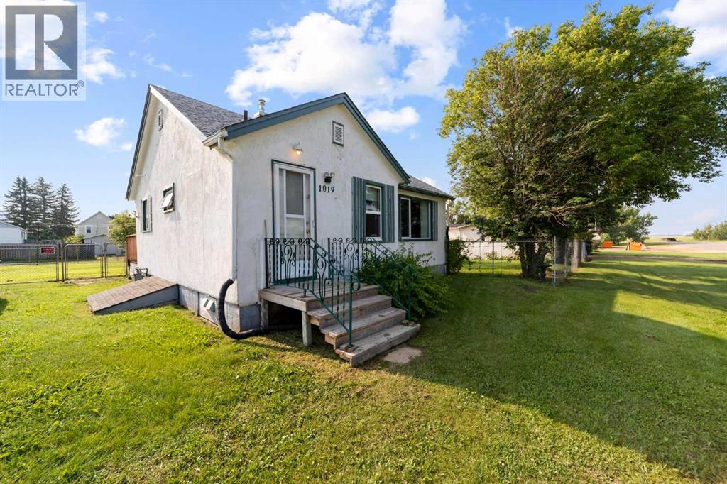 1019 Main Street Property Photo 2