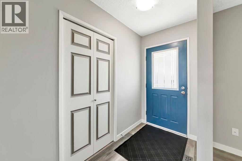 5104 54a Street Property Photo 3